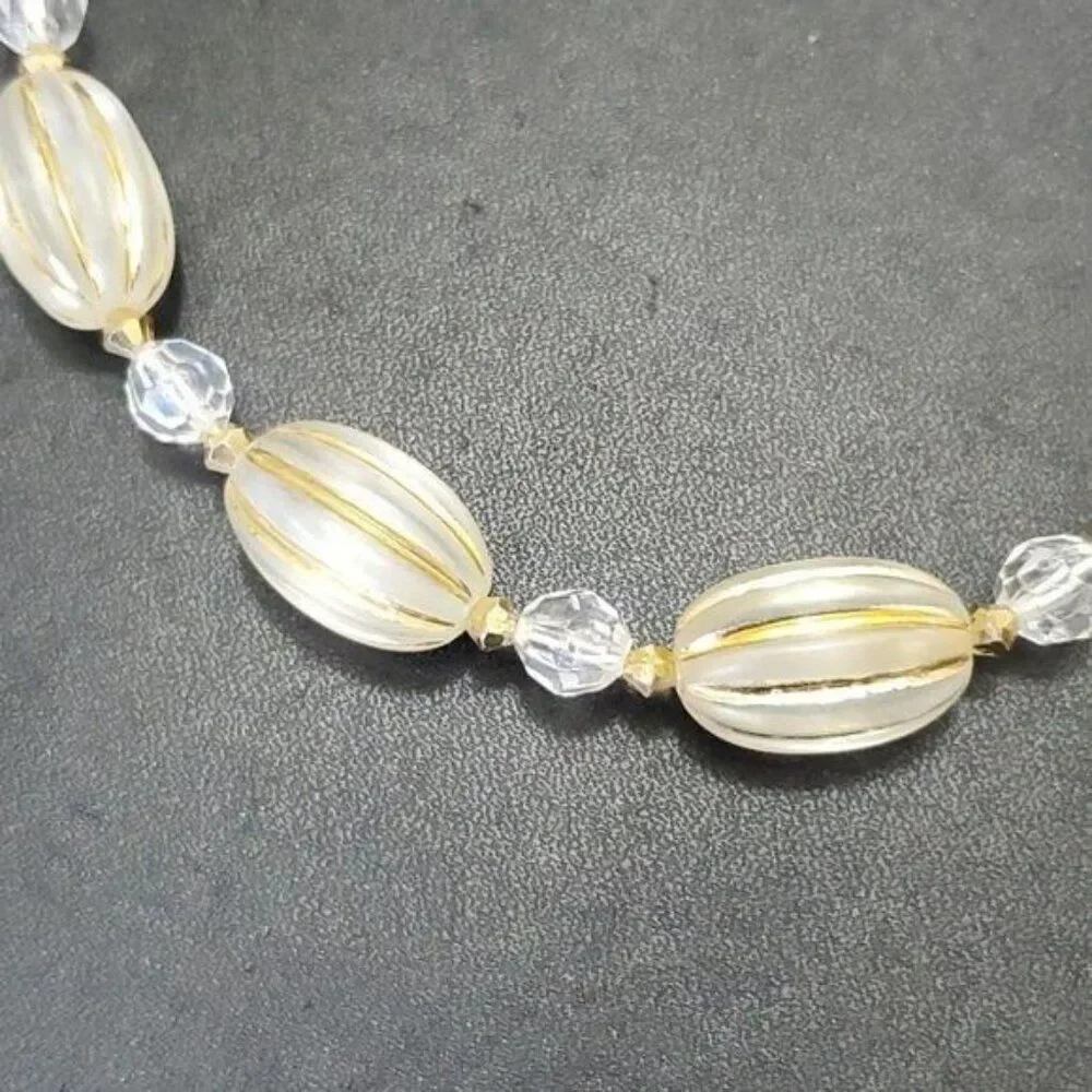 Vintage clear beaded necklace 26